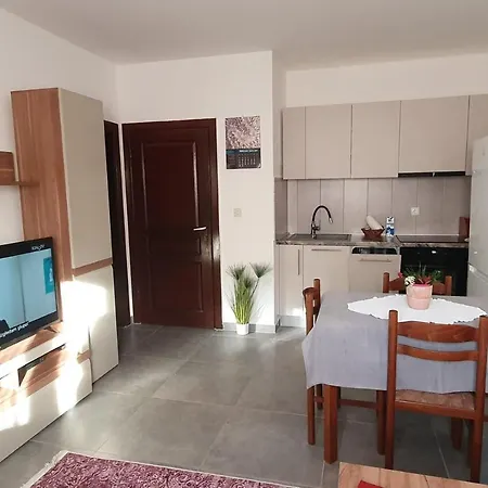 Apartamento Hrast For Max 5 Persons 600m From The Beach *