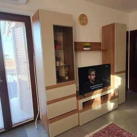 Apartamento Hrast For Max 5 Persons 600m From The Beach Poreč
