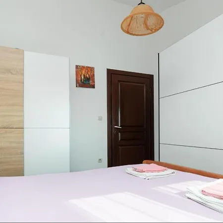 Hrast For Max 5 Persons 600m From The Beach Apartamento Poreč