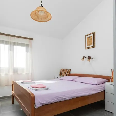Apartamento Hrast For Max 5 Persons 600m From The Beach