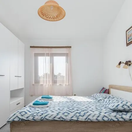 Hrast For Max 5 Persons 600m From The Beach Apartamento