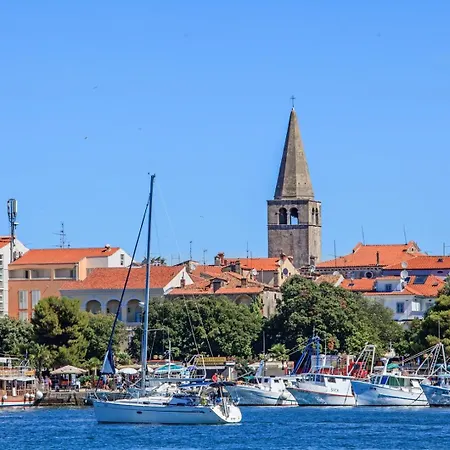 Apartamento Hrast For Max 5 Persons 600m From The Beach Poreč