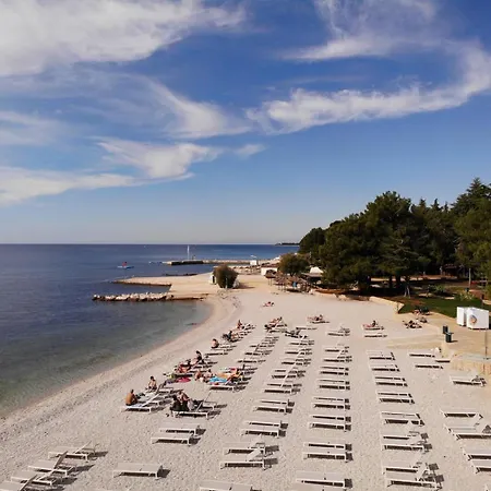 Hrast For Max 5 Persons 600m From The Beach Poreč